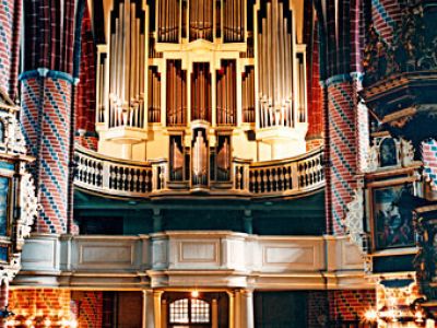 Neubau des durch ein Feuer zerstörten Orgelprospektes